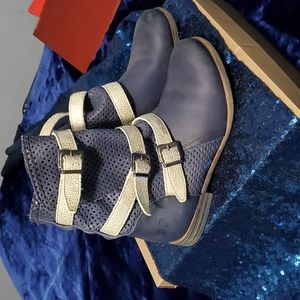 Blue leather bootie with cream straps